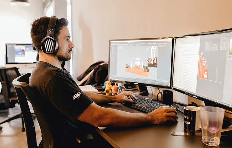 Building brands through customer service Building brands through customer service